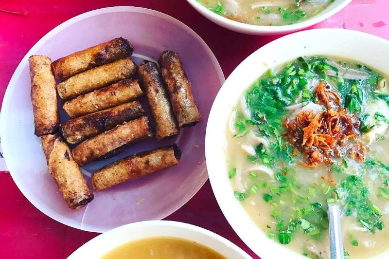 Bol de ch&aacute;o b&aacute;nh canh, une sp&eacute;cialit&eacute; culinaire de Quảng B&igrave;nh