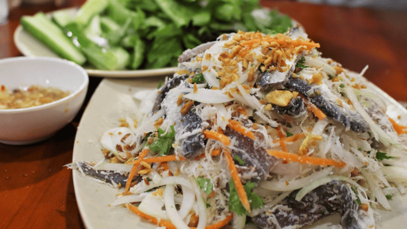 Gỏi c&aacute; tr&iacute;ch (salade de maquereaux au gingembre)