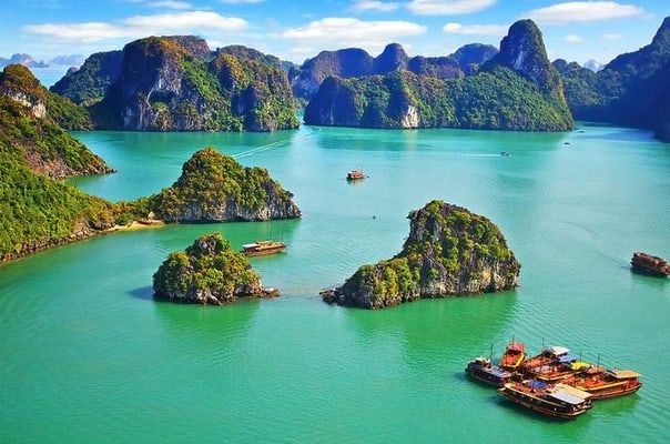 Luxe et magie à Halong : Croisière dans un conte de fées