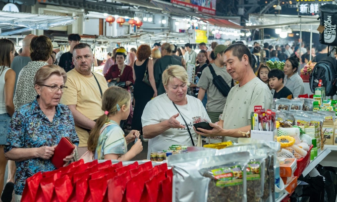 6.76 million foreign tourists visit Vietnam in best-ever quarter