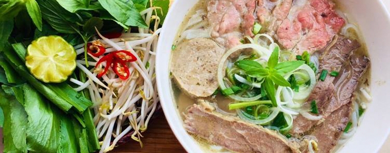 Pho Vietnamien : Le Guide Complet (Histoire, Recette et Bonnes Adresses)