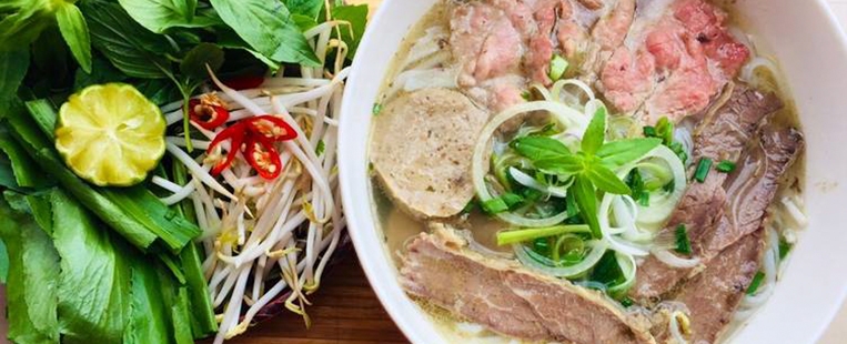 Pho Vietnamien : Le Guide Complet (Histoire, Recette et Bonnes Adresses)